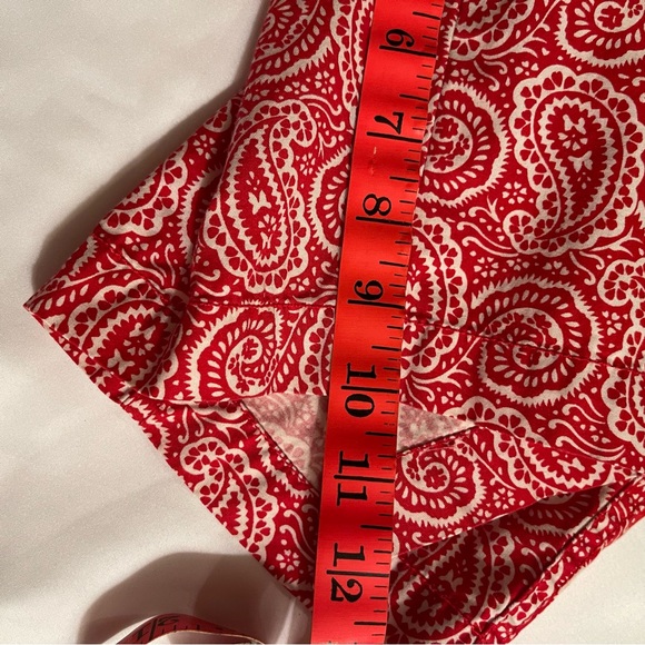 Liz Claiborne Womens Bermuda Cargo Red White Paisley Shorts Size 6 - Picture 8 of 10